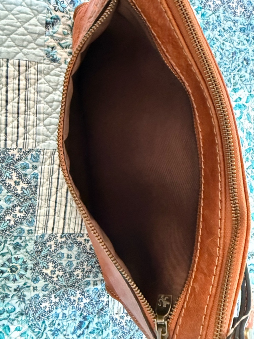 Pratesi Firenze Italian Leather Wristlet with Gold buckle - Picture 3 of 11